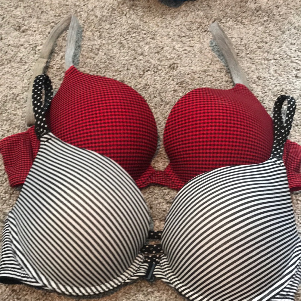 2 VS bras